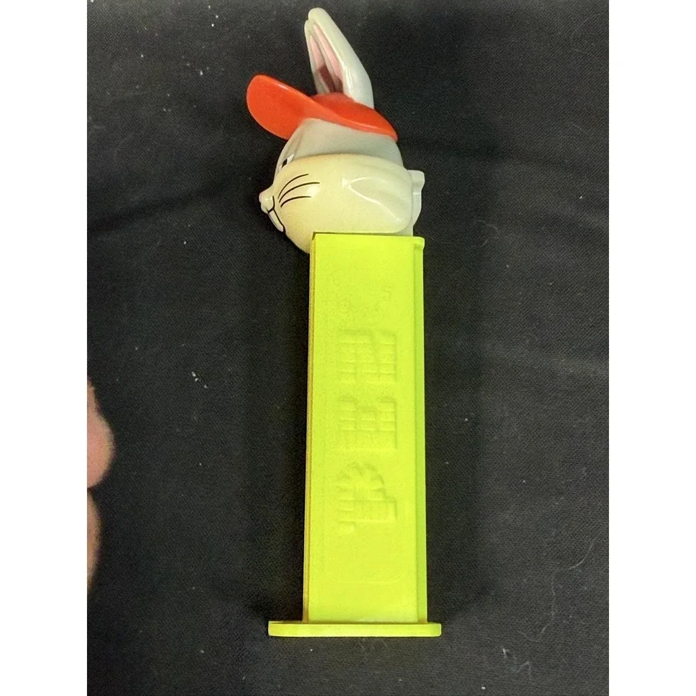 Vintage PEZ Looney Tunes Bugs Bunny Dispenser Yellow Stem Feet